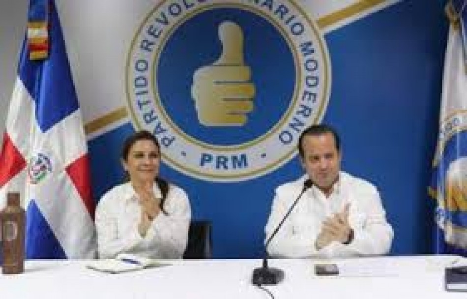 Los 18 senadores del PRM apoyan continuidad de Jos&eacute; Paliza y Carolina Mej&iacute;a*