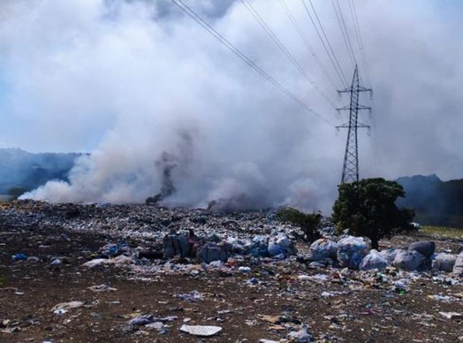 Desconocidos incendian vertedero de Ingenio Nuevo en San Crist&oacute;bal