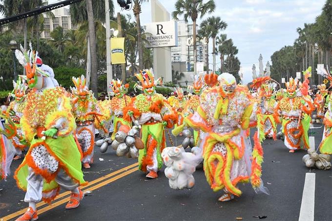 150 comparsas desfilaron en el carnaval de Santo Domingo