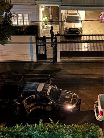 Siete exfuncionarios y otras 12 personas fueron arrestadas durante la operaci&oacute;n Calamar