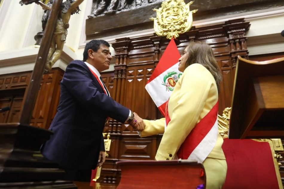 Per&uacute; estrena su primera presidente
