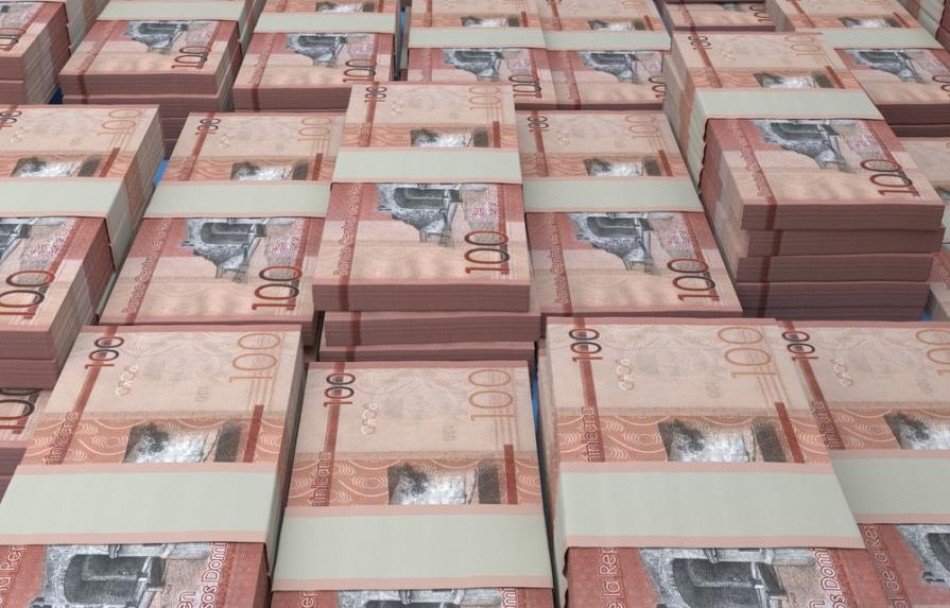 Roban cami&oacute;n de valores con m&aacute;s de 20 millones de pesos en plaza comercial