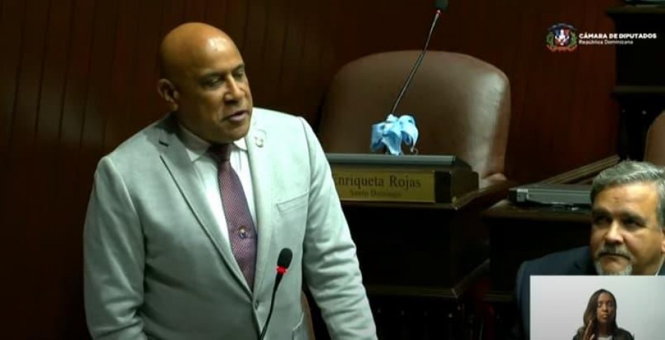 Diputado renuncia del Partido Cívico Renovador y se pone a disposición de todos