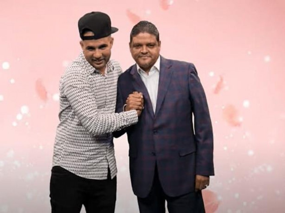 Director del COE y el rapero Jhon Wayne RD se unen en un canto a las madres