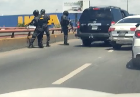 Alegado narco se habr&iacute;a lanzado de elevado en la Kennedy tras persecuci&oacute;n de agentes DNCD