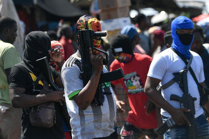 Dos pandillas haitianas entran en guerra y matan 12 el primer d&iacute;a