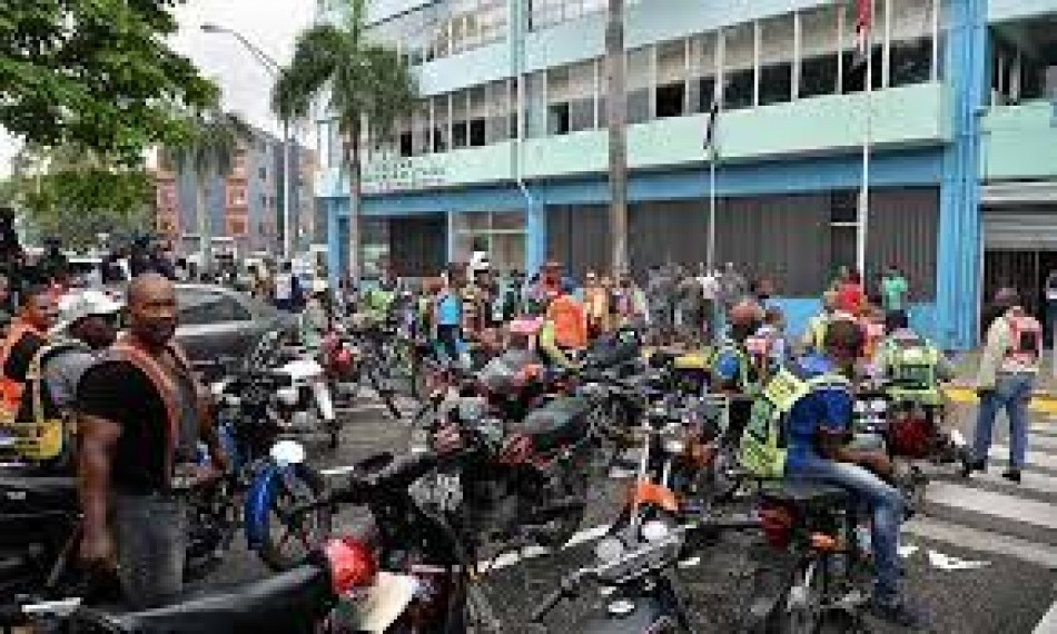 Sigue el protocolo en entrega de motocicletas en Canódromo