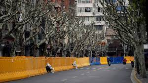 La pesadilla de Shanghai: el r&eacute;gimen chino mantiene confinadas a 25 millones de personas sin acceso a alimentos y productos b&aacute;sicos