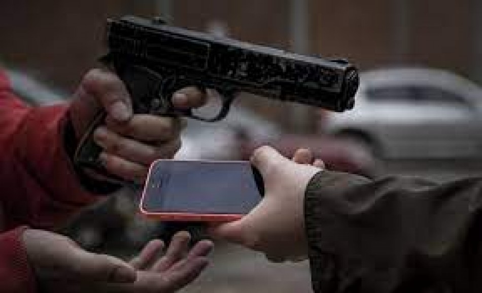 Asaltantes despojan de 5 mil d&oacute;lares a hombre en Alto Manhattan