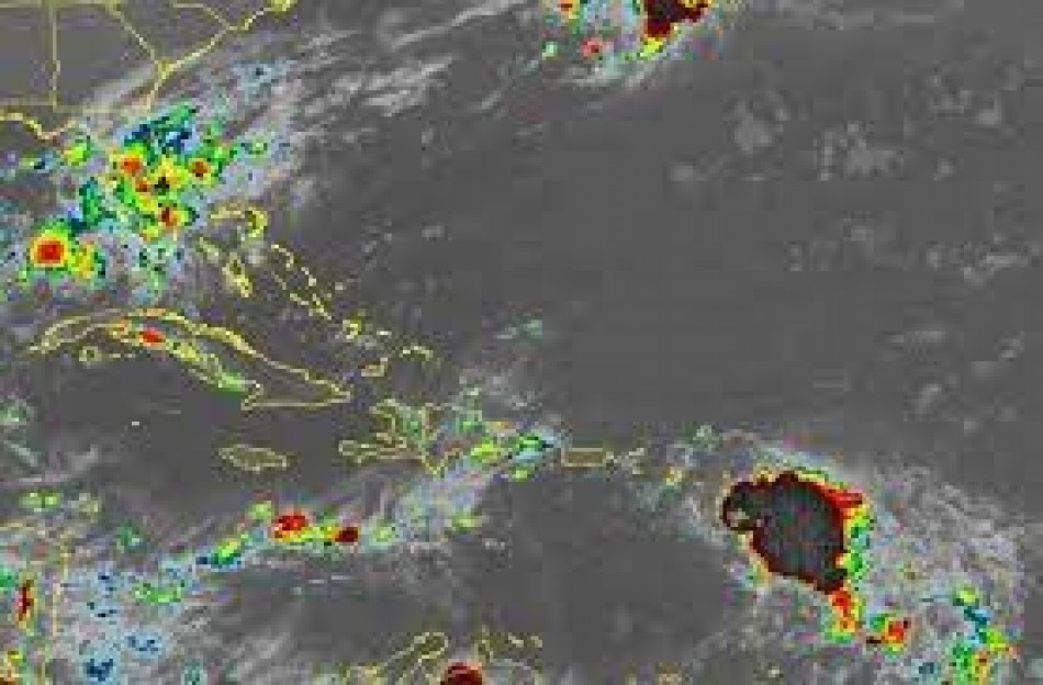 Puerto Rico habilita 357 refugios para atender a 75,000 personas ante Fiona