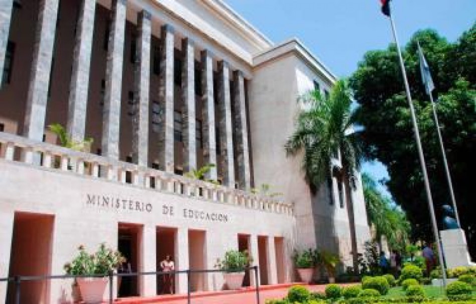Contin&uacute;a  el conflicto entre las casas editoras y el Minerd