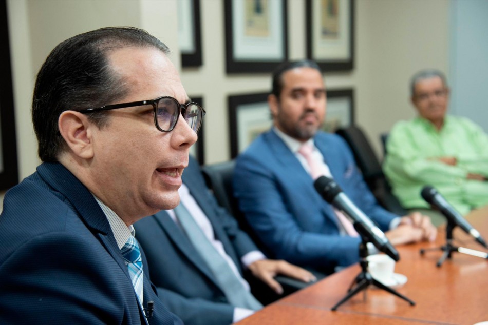 Industriales de Santiago friman acuerdo con consulado haitiano para legalizar miles de inmigrantes haitianos