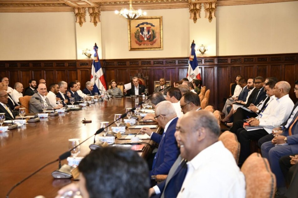 Abinader encabeza el consejo de ministros y tratan los tema de la seguridad ciudadana y economía RD