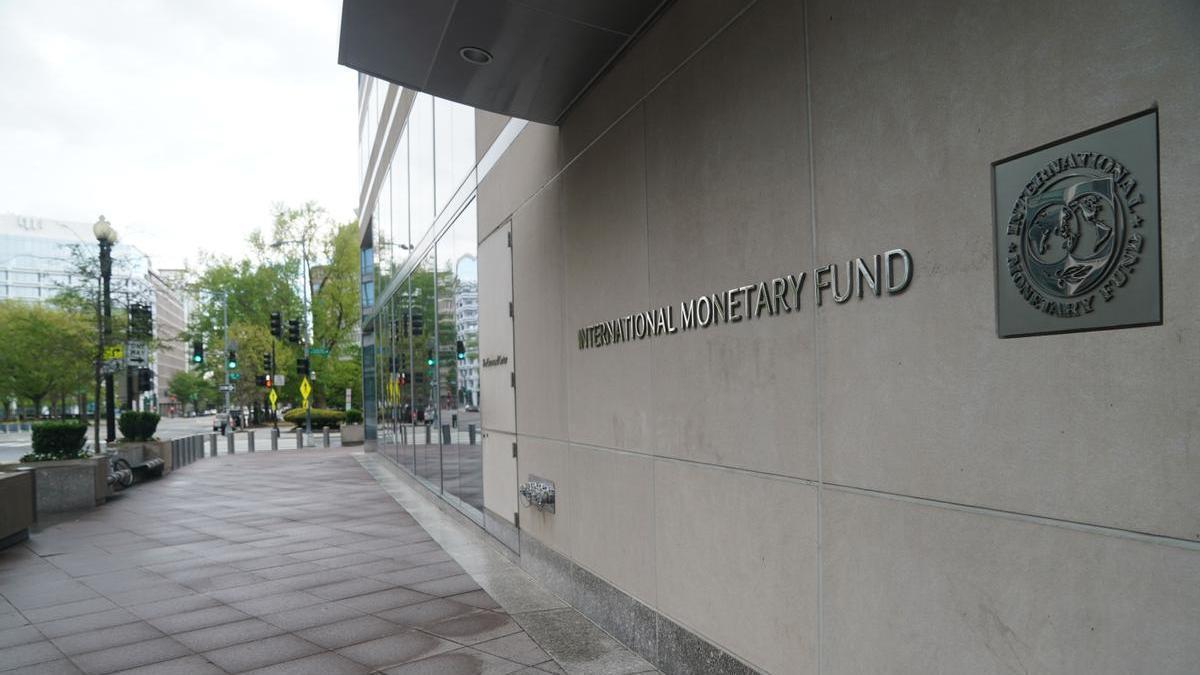 FMI recomienda seguir subiendo tipos de inter&eacute;s pese a la crisis bancaria