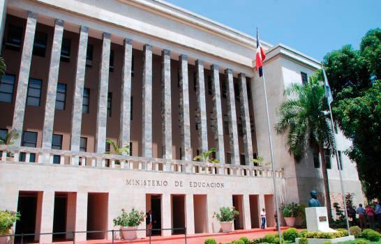 Denuncian hay maestros que no cobran desde abril