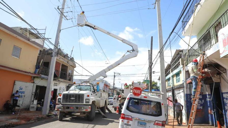 Edeeste desarrolla proyecto el&eacute;ctrico para mejorar servicio en mercado de Los Mina