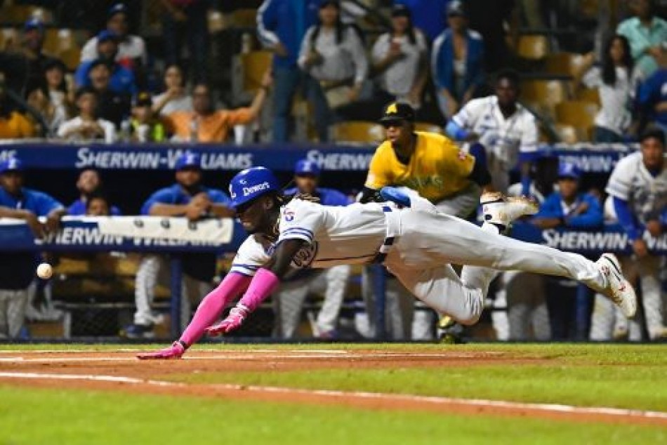 Licey contin&uacute;a imbatible y vence a las Aguilas; Toros y Estrellas ganan