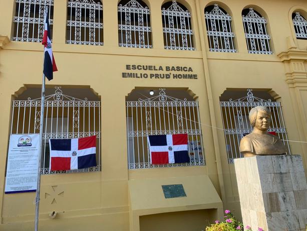 En la escuela Emilio Prud&rsquo;Homme de Santiago no inician la docencia por malas condiciones del centro
