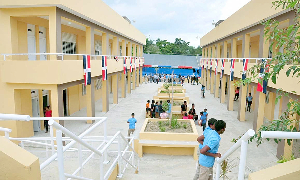 Ministro de Educaci&oacute;n admite se necesita mas vigilancia en las escuelas