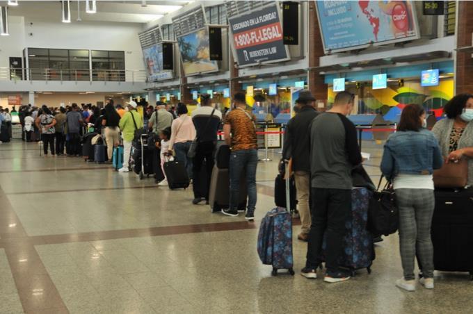 Estados Unidos quitar&aacute; el test covid para viajeros que lleguen por avi&oacute;n