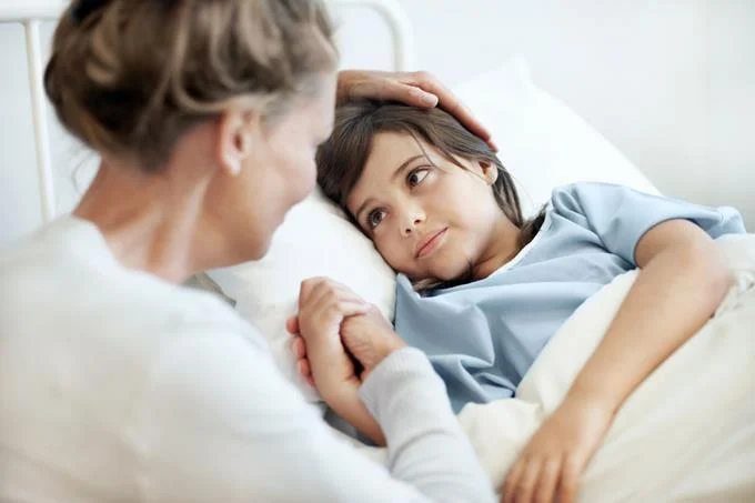 Moretones, fatiga, dolor de huesos y v&oacute;mito ma&ntilde;anero pueden ser se&ntilde;ales de c&aacute;ncer en ni&ntilde;os