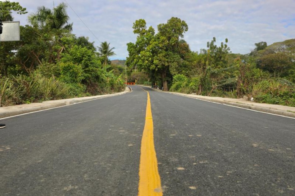 Presidente Abinader inaugura carretera Comendador - Guaroa - Macasías que impactará a más de 65 mil habitantes de Elías Piña