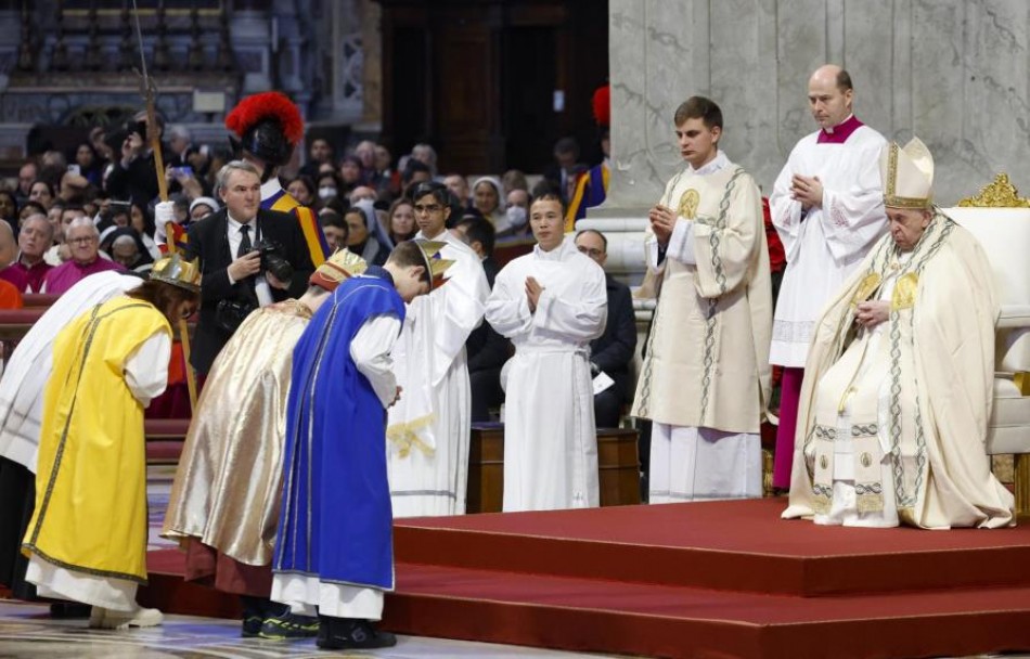 El papa pide "ensuciarse las manos para hacer el bien" contra las guerras