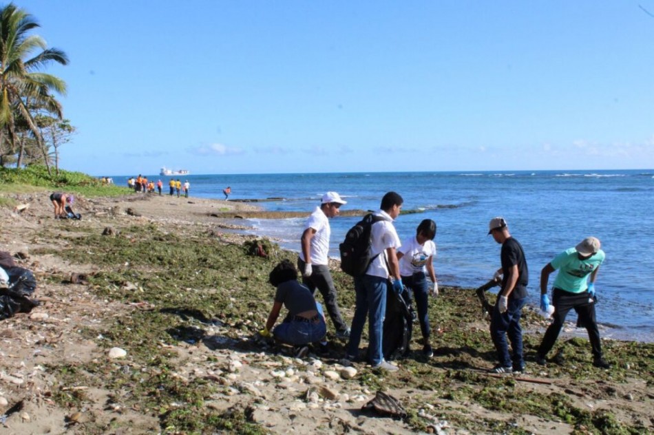 Entidades realizan amplia jornada de limpieza de playas en Puerto Plata