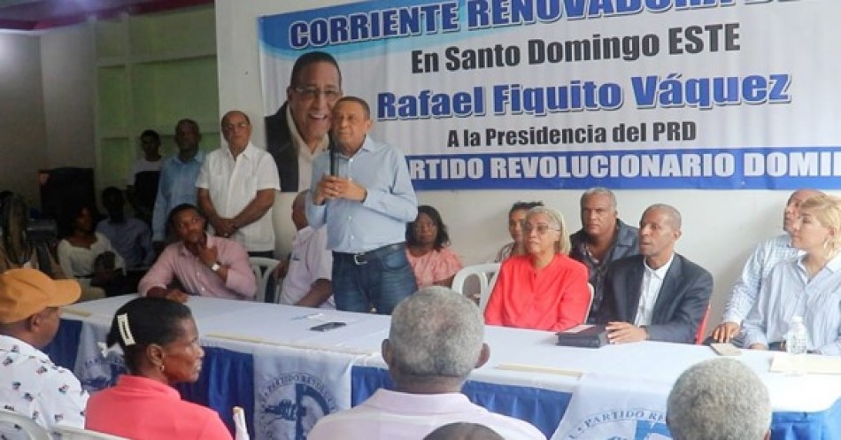 Fiquito V&aacute;squez juramenta equipos en SDE, asegura su meta princial es rescatar al PRD de la liquidaci&oacute;n total