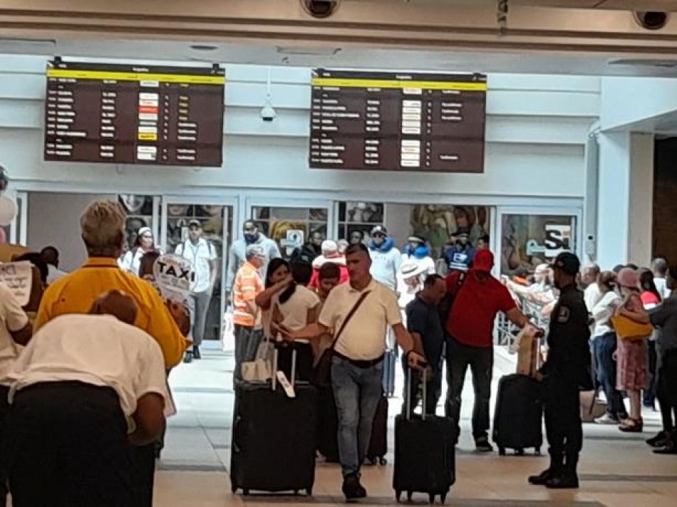 Flujo de pasajero por el AILA se incrementa en víspera Día de las Madres