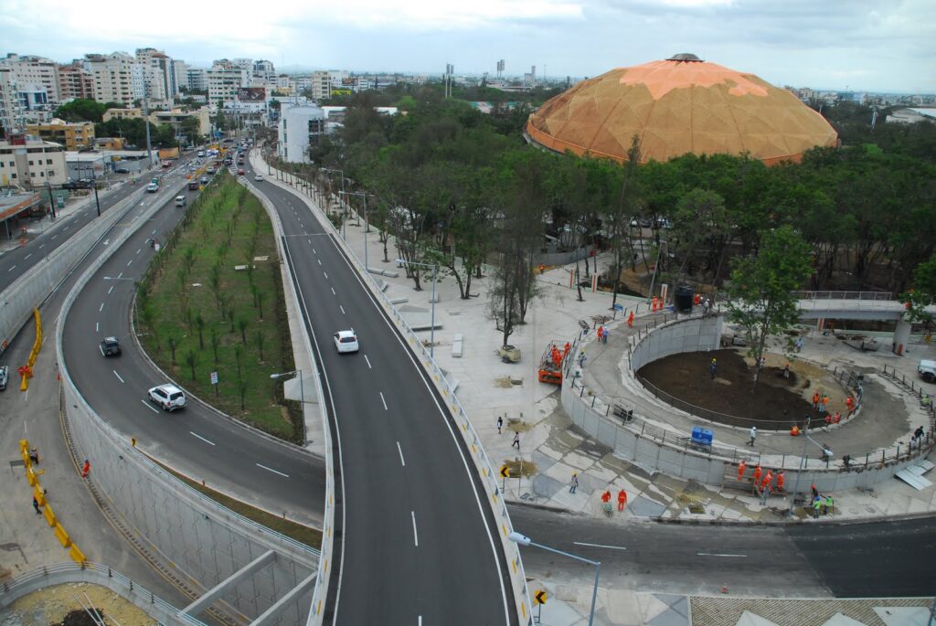 Cerrar&aacute;n a partir de esta noche pasos a desnivel por mantenimiento en el Gran Santo Domingo