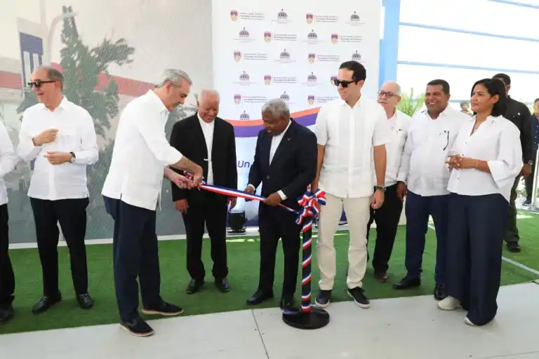 Gobierno conecta a Pedernales al Sistema El&eacute;ctrico Nacional Interconectado