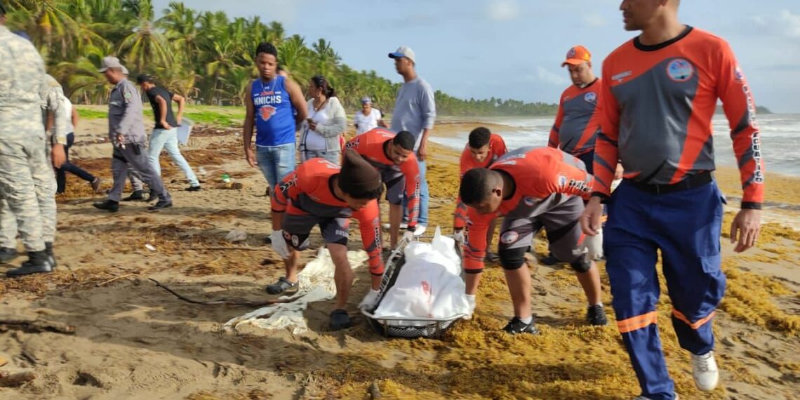 Defensa Civil busca cuerpo joven pelotero cay&oacute; en agua del R&iacute;o Boba