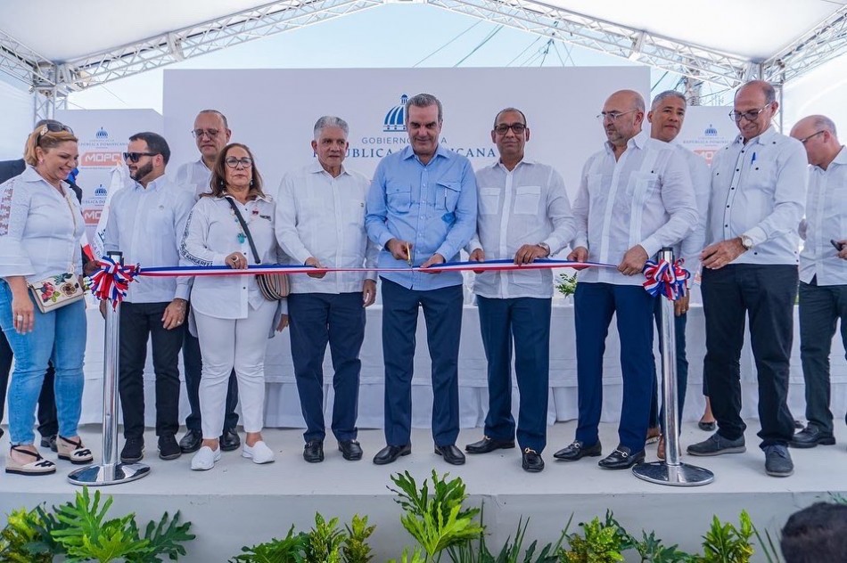 Abinader inaugura la reconstruida avenida Francia en Santiago