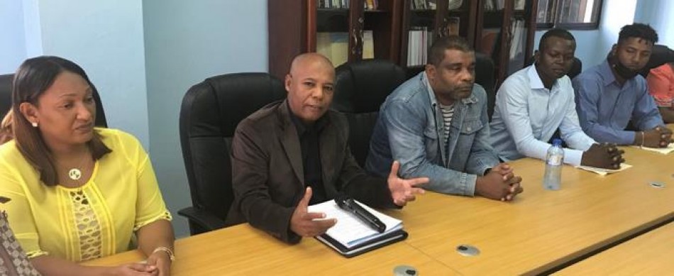 Trabajadores tur&iacute;sticos exigen dinero de propinas