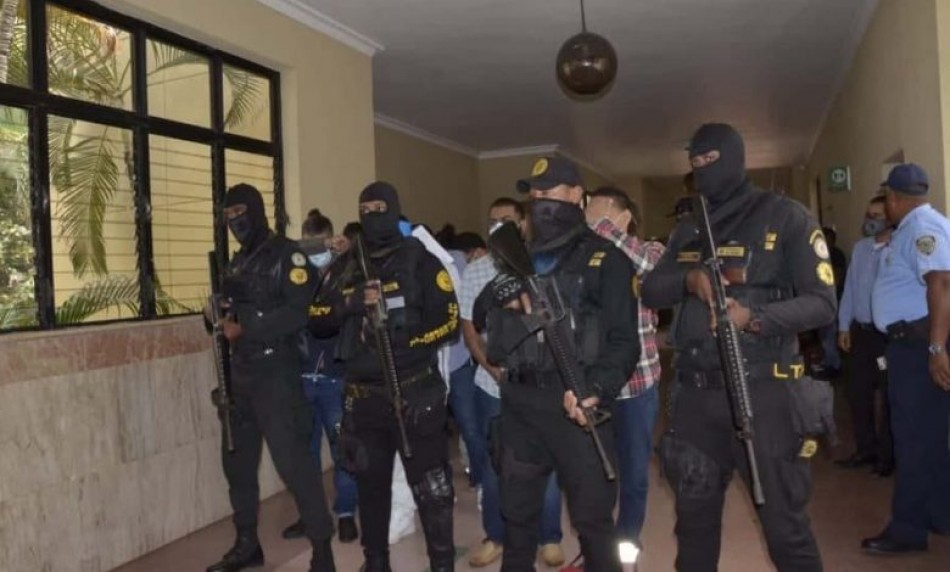 Tribunal impone prisión preventiva a siete implicados en caso FM y declara el caso complejo