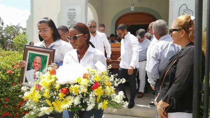 Ginette Bournigal pide actuar con dureza contra la delincuencia en sepelio de Dabel Zapata