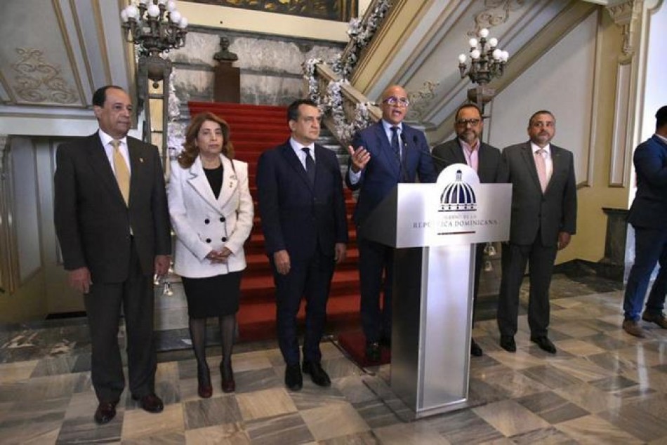 Gobierno da auxilio financiero a la JCE