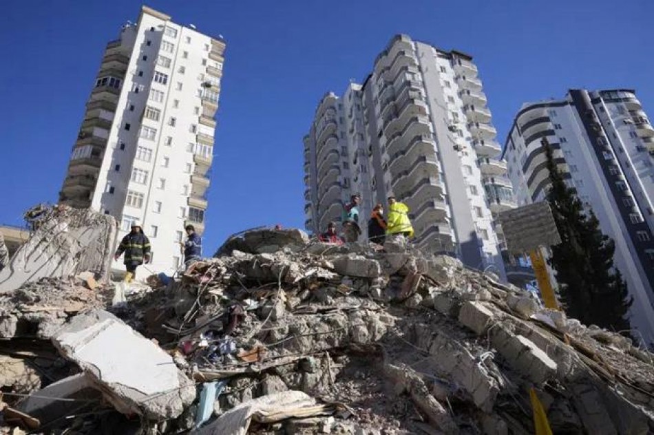 Gobierno turco ordena el arresto de constructores
