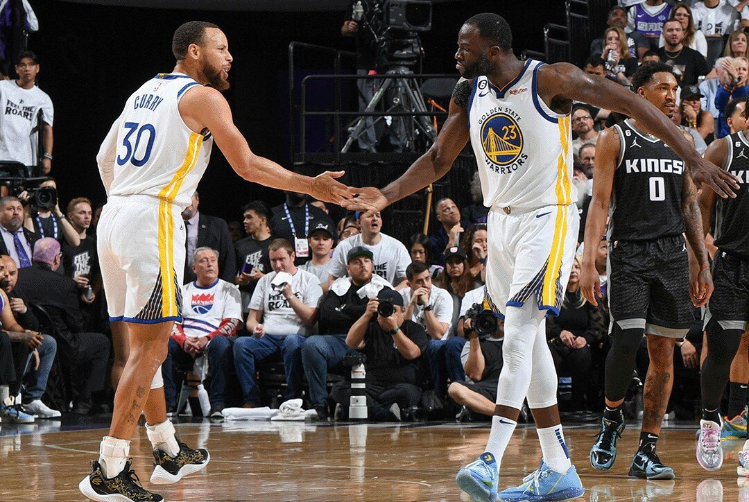 Curry salva a los Warriors en el partido decisivo en Sacramento