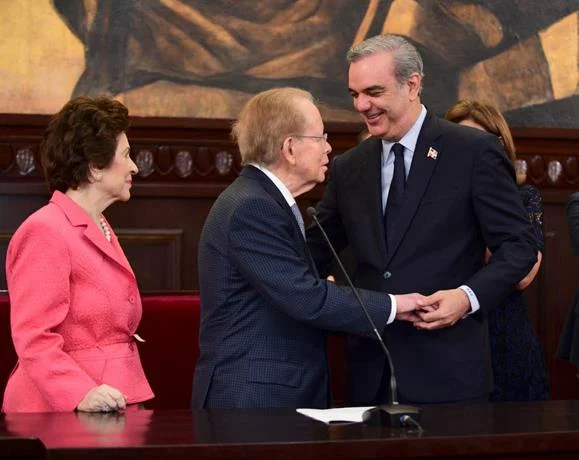 Senado reconoce trayectoria de Pep&iacute;n Corripio