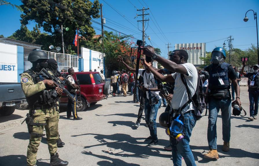 Asesinan y queman a dos periodistas en Hait&iacute;