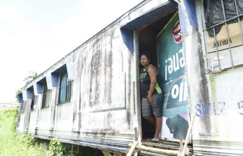 Tras denuncias, Migraci&oacute;n interviene construcci&oacute;n de escuela ocupada por haitianos