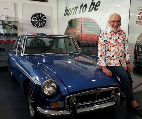 Hasta el Mercedes de Jochy Santos y la BMW de Brea Frank se ahogaron en aguaceros