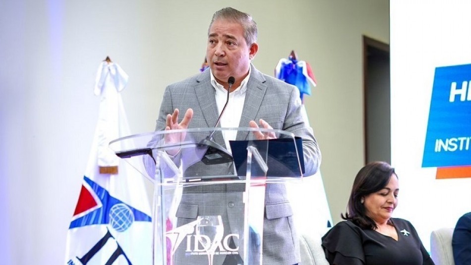 El director general del Instituto Dominicano de Aviación Civil valora la disposición del sector aeroportuario