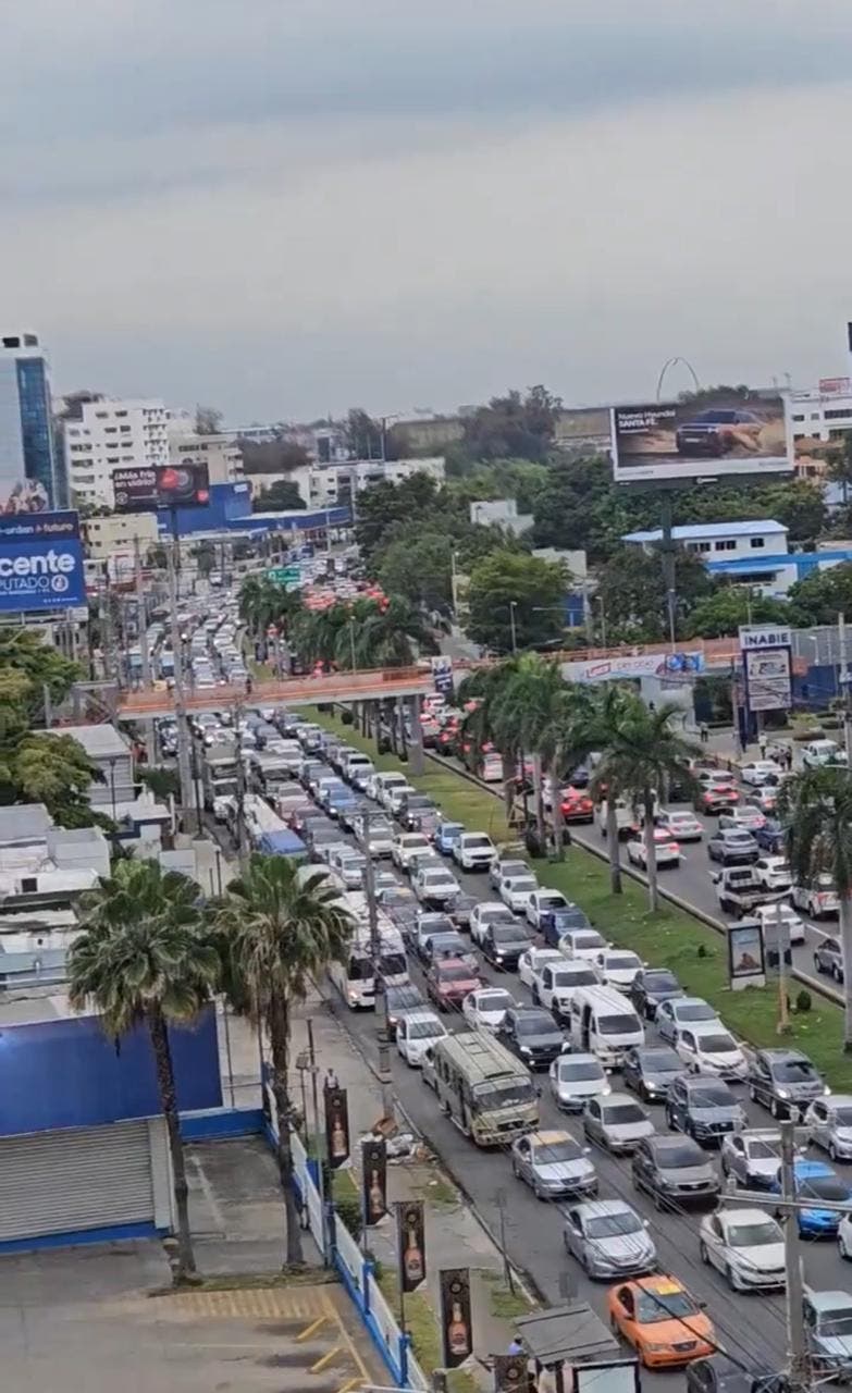 Taponamiento en la 27 de Febrero fue provocado por la colocaci&oacute;n filtrantes
