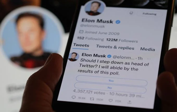 Musk pregunta a usuarios de Twitter si deber&iacute;a renunciar