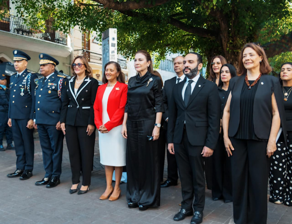 Carolina Mejía y embajadora Jacqueline DeLima encabezan acto por el Día de Canadá