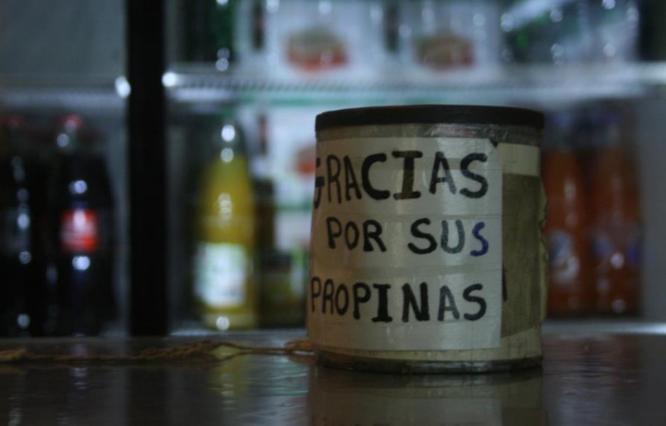 Pro Consumidor emite resolución para sancionar negocios que cobren propina a comida para llevar