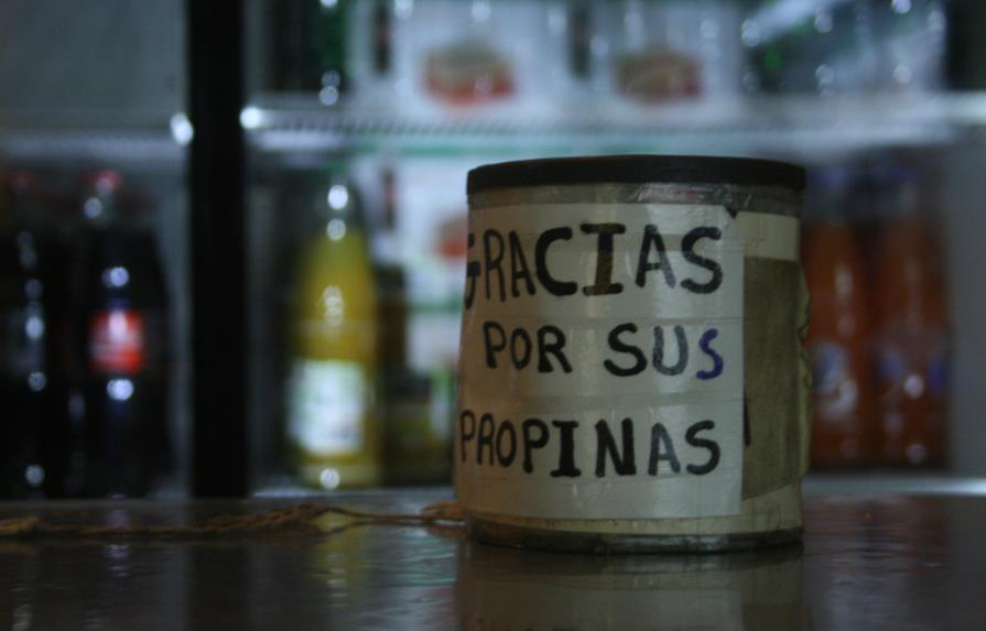 Pro Consumidor emite resoluci&oacute;n para sancionar negocios que cobren propina a comida para llevar
